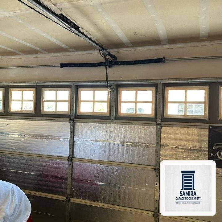 Samira Garage Door Expert Dispatch in Westmont (Clarendon Hills Area): Heavy-Duty EPDM Perimeter & Bottom Seal Weatherproofing - Westmont, IL